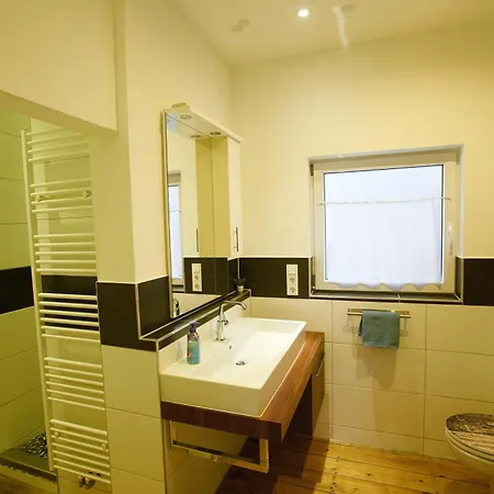 Haus Am Bach - Schoene Grosse Moderne Mit Terrasse Apartment