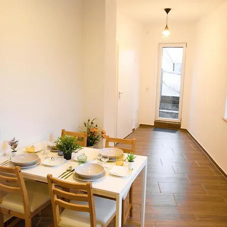 Haus Am Bach - Schoene Grosse Moderne Mit Terrasse Apartment Osthofen